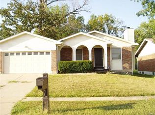 2241 Rountree Dr, Saint Louis, MO 63136