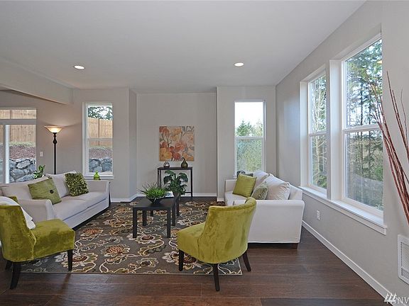 3rd image of 147 NW Glade Ct