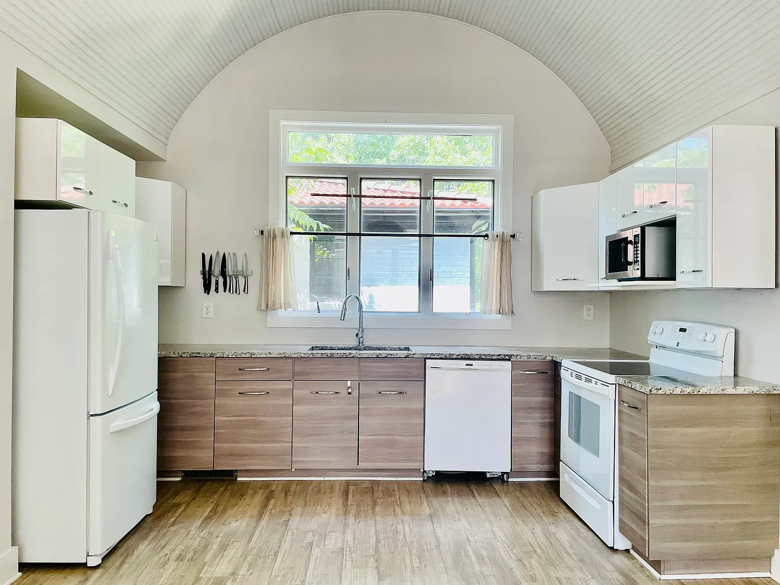 1 bed, 1000 sqft, $2,350 — Photo 3