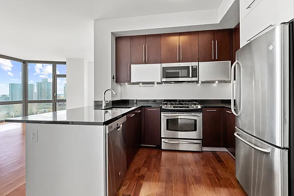 Rented by R New York | media 4