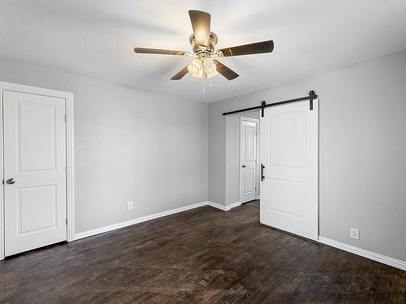 3rd image of 5512 Lovell Ave