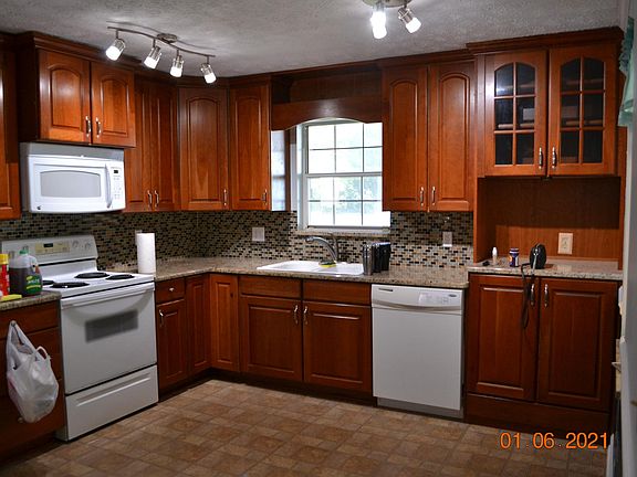 Eat in kitchen
