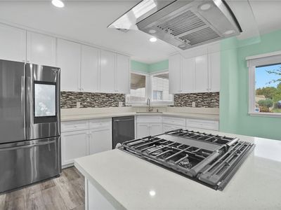 20238 Hartland St, Winnetka, CA, 91306