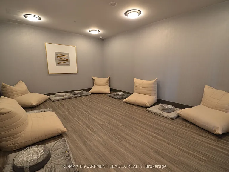 75 James St N #1808 — Photo 19