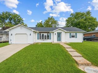 157 Munzert Dr, Glen Carbon, IL 62034