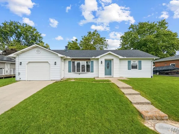 157 Munzert Dr, Glen Carbon, IL 62034