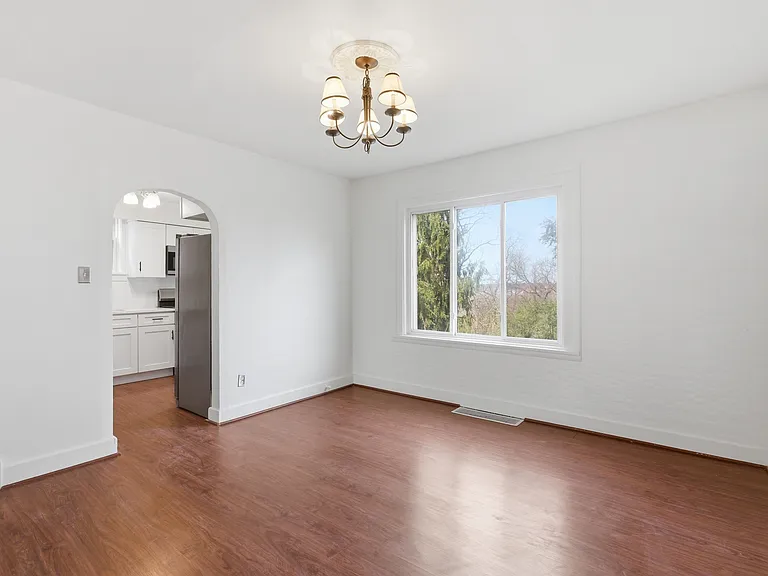 240 Ridgewood Ave — Photo 12