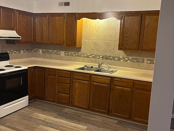 4th image of 106 6th Dr SE #106