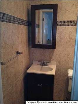 4th image of 141 Giffords Ln