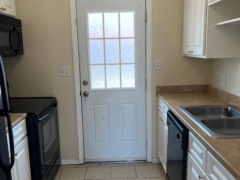 21463 Mallory Ave — Photo 4