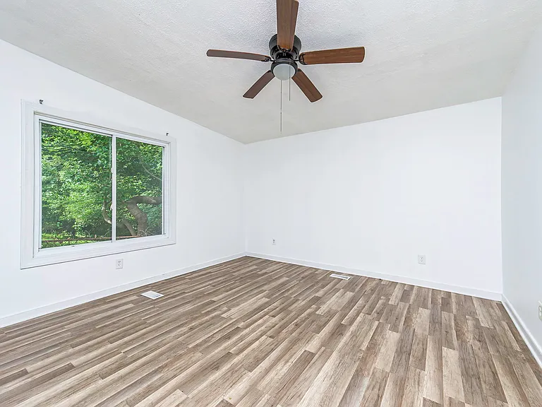1208 Louis Ln — Photo 29
