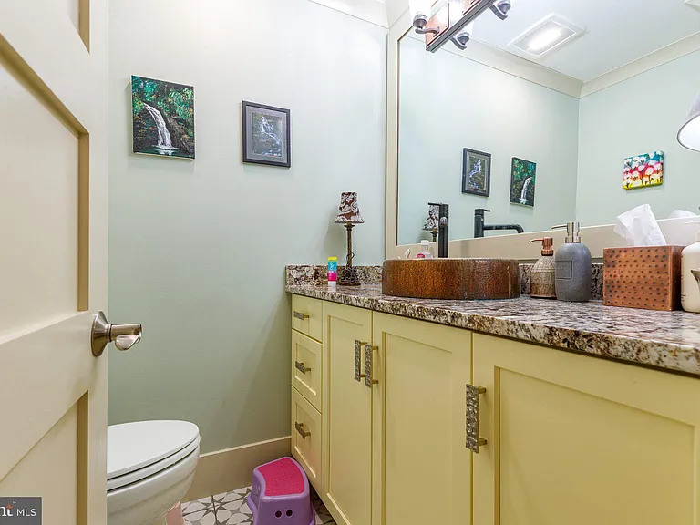1135 Romsey Dr — Photo 10