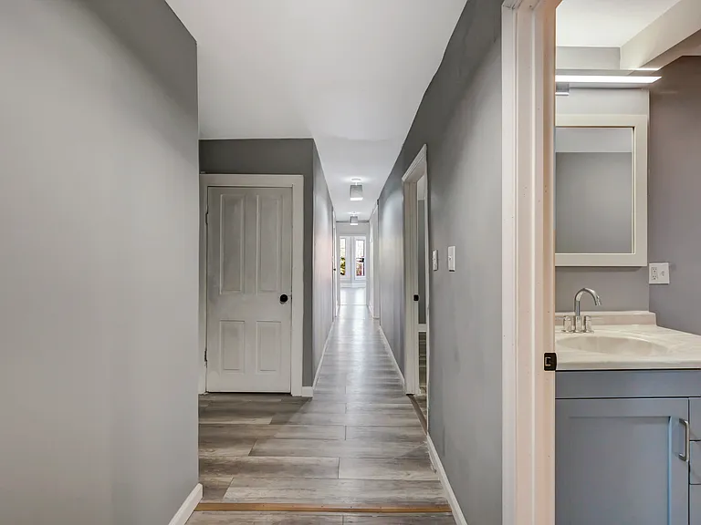 128 E Broad St #B — Photo 28
