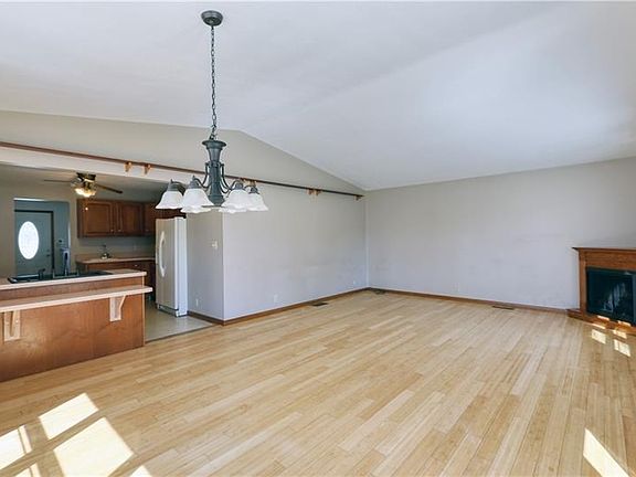 3rd image of 333 Greenwood Dr