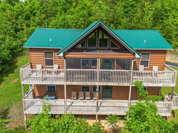 1792 Paulas Huskey Cir, Sevierville, TN 37876