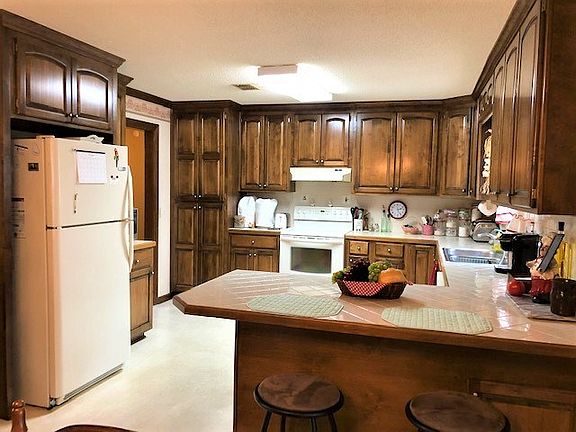 4th image of 1218 Karen Ln