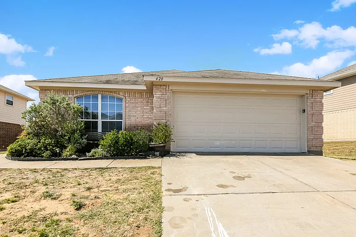 420 Heritage Dr — Photo 1