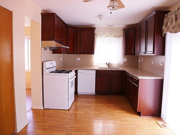 3rd image of 5129 Chambers Dr