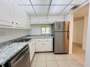 Versailles Gardens Condo, Fort Lauderdale, FL 33321