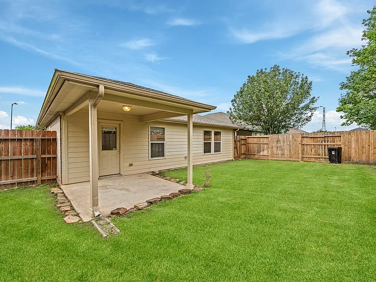 22327 Albee Dr — Photo 25