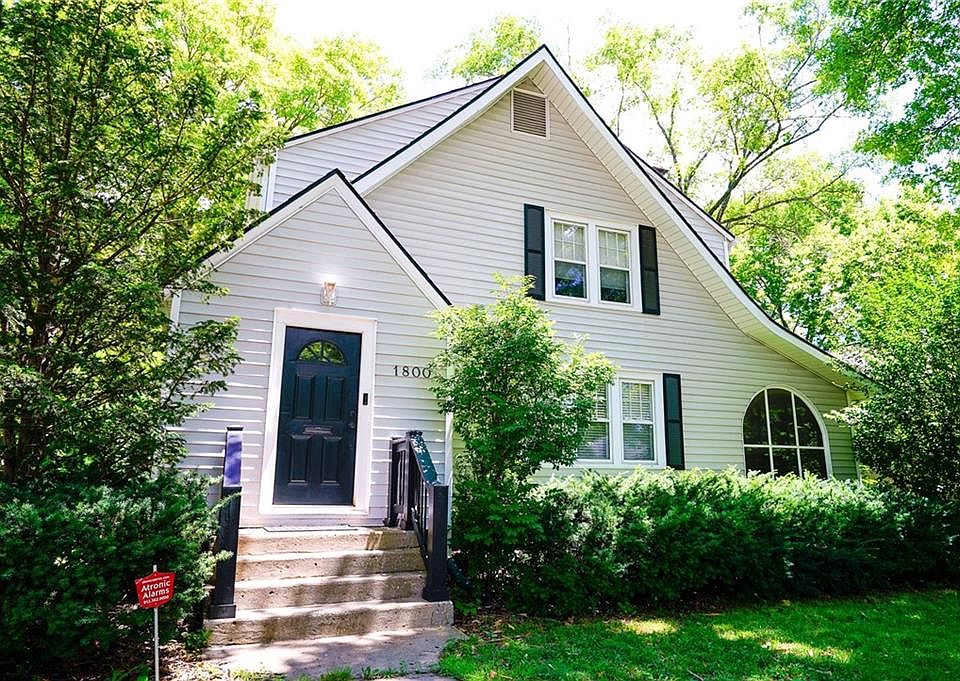 1st image of 1800 Illinois St