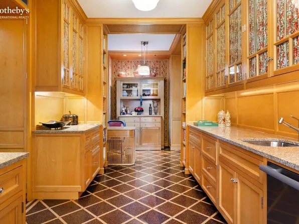 720 Park Avenue image 8 of 20