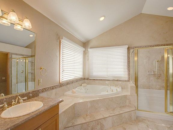 New Master Bath W/Custom Tiles! Jetted Tub! Granite & Travertine Tiles!