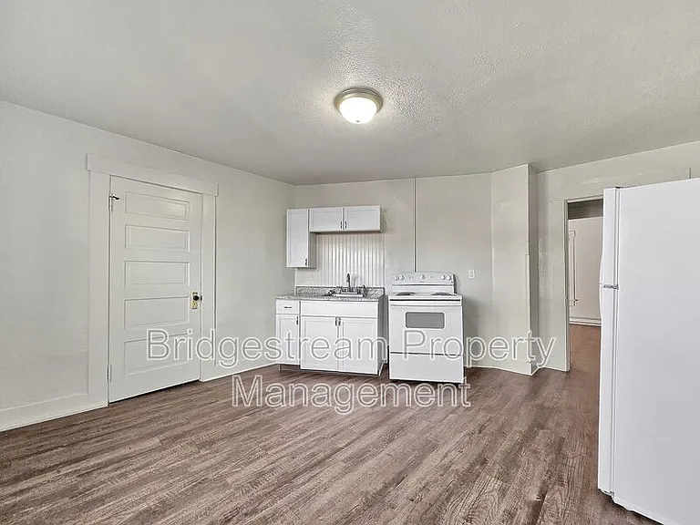 21B John St — Photo 2