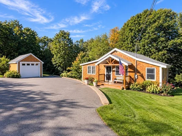 29 Ellen St, Haverhill, MA 01830