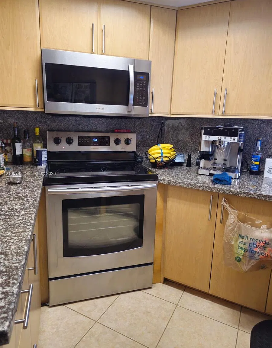Las Vistas At Doral Condo — Photo 2