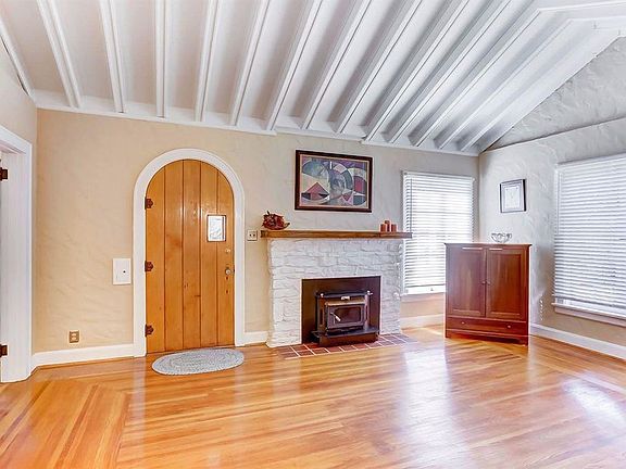 5th image of 3118 Kinmont St