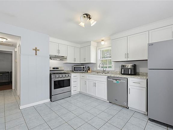 5th image of 30 Briggs St