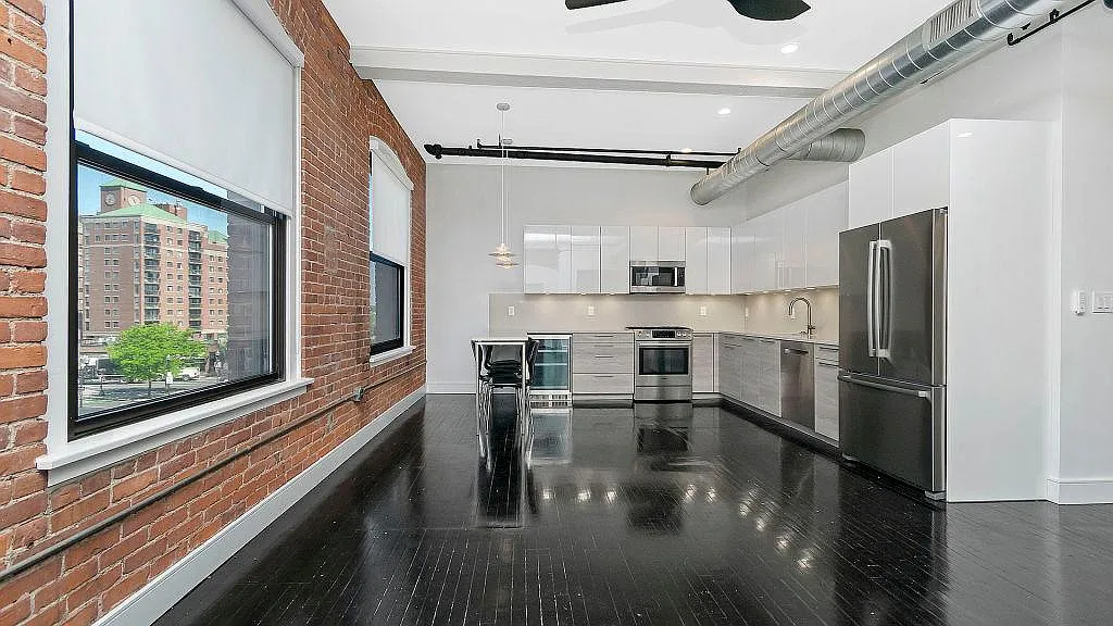 2 bed, 1065 sqft, $3,950 — Photo 2