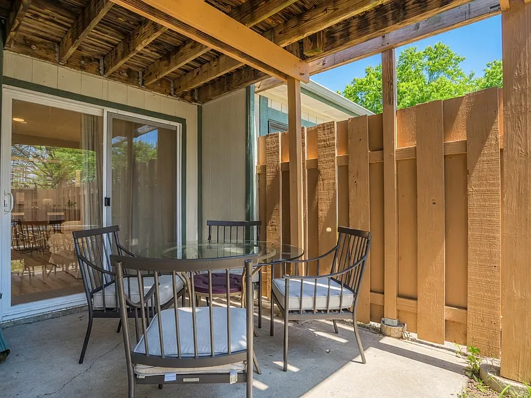 2028 Falling Brook Dr — Photo 30