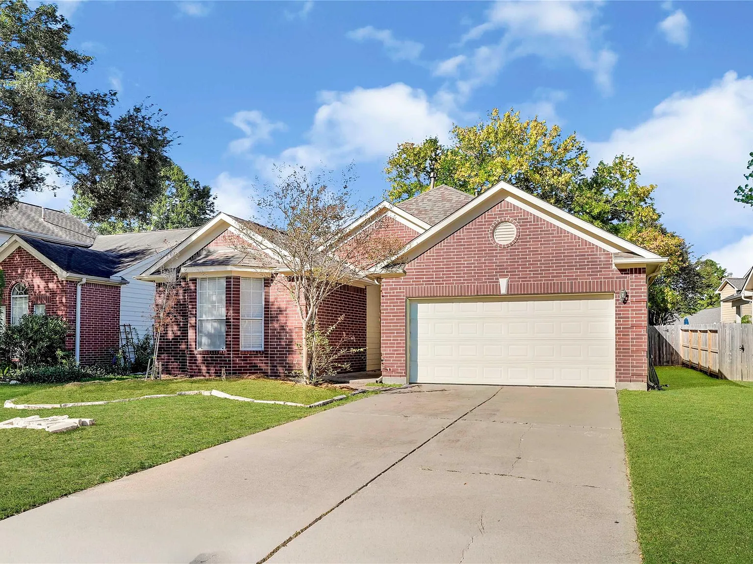 3 bed, 2.0 bath, 1675 sqft, $2,200 — Photo 2