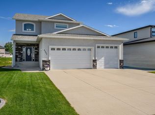 2323 Bayview Ct SE, Mandan, ND 58554