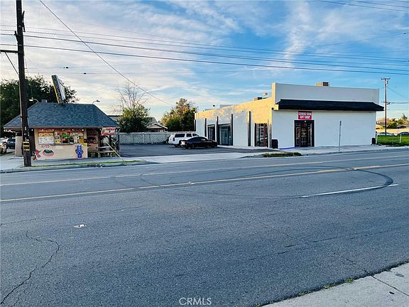 3rd image of 390 S Mount Vernon Ave