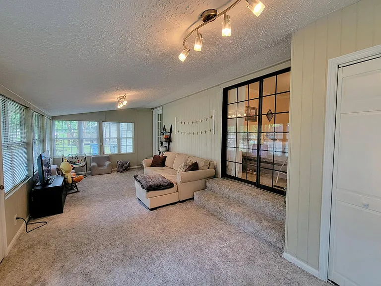 709 James Ave — Photo 19