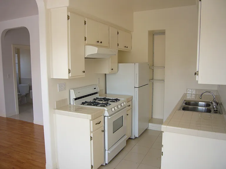 2305 C St — Photo 2