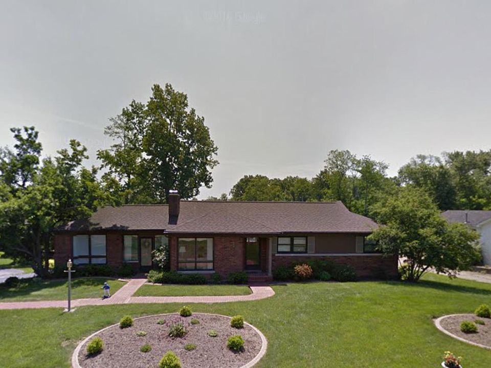 1st image of 251 Fairway Dr