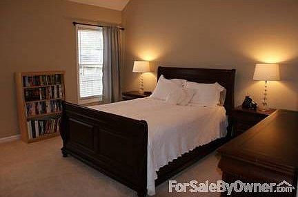Master bedroom : with a walk in closet!