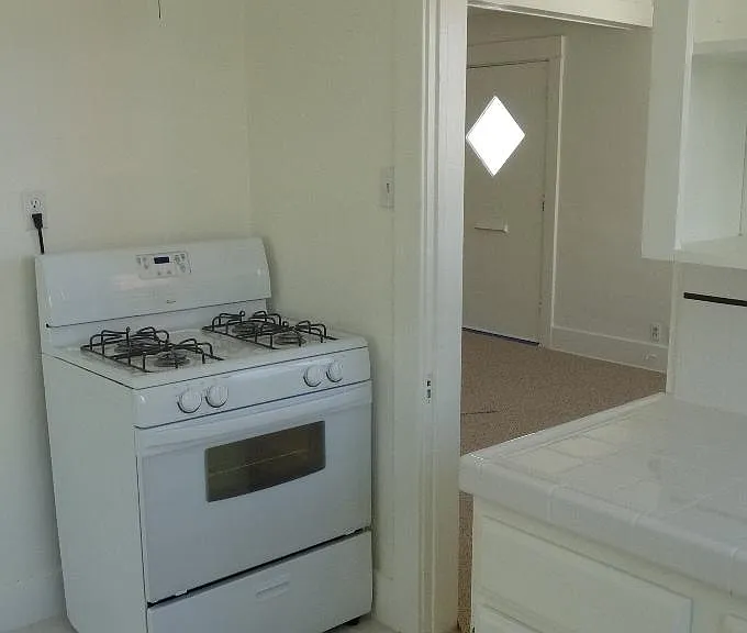 766 Coronado Ave — Photo 11