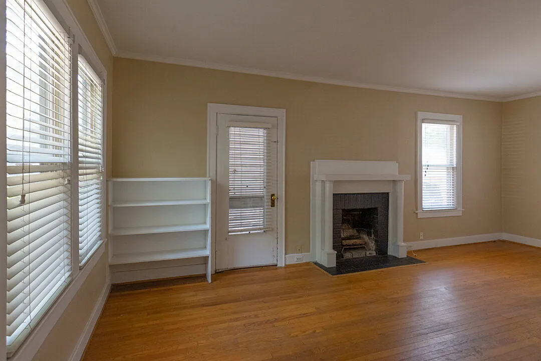 3 bed, 1.5 bath, 1360 sqft, $2,600 — Photo 3
