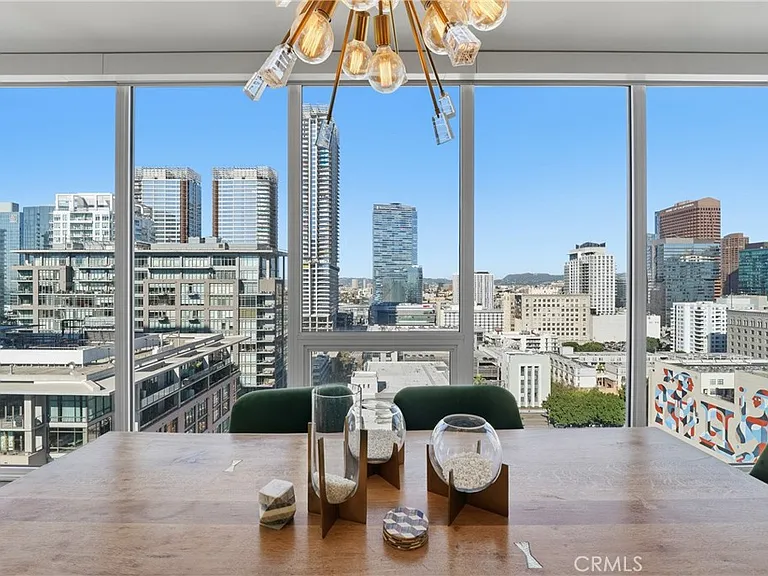 1050 S Grand #1801 — Photo 2
