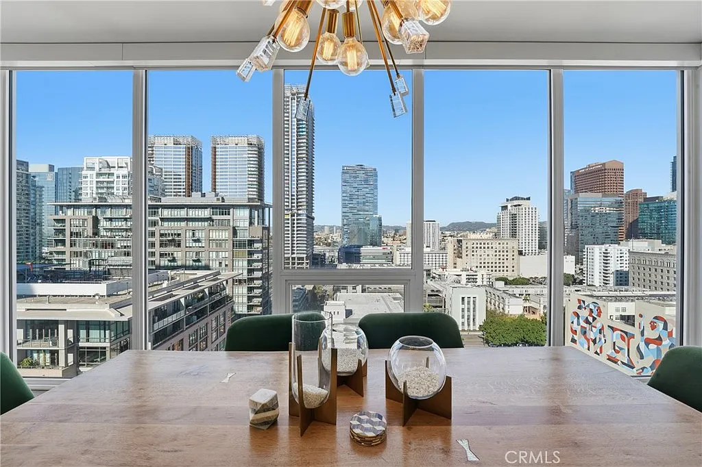 Building Photo - 1050 S Grand #1801