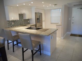 575 Oaks Ln APT 102, Pompano Beach, FL 33069