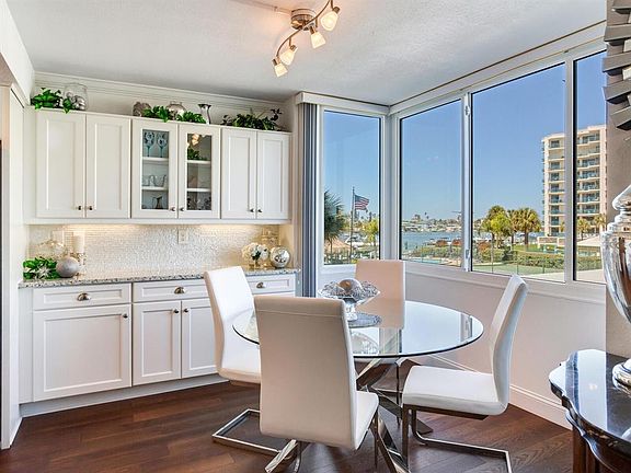 4th image of 660 Island Way APT 202