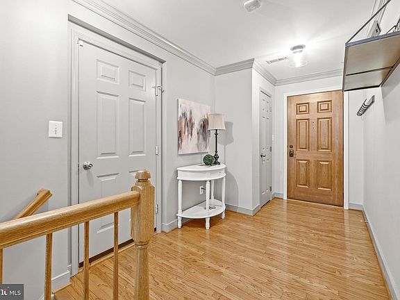 3rd image of 3818 Woodlawn Ct