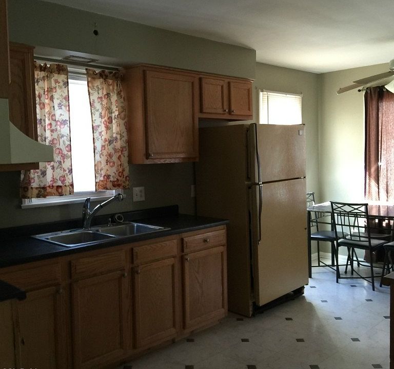 2nd image of 538 Miller St