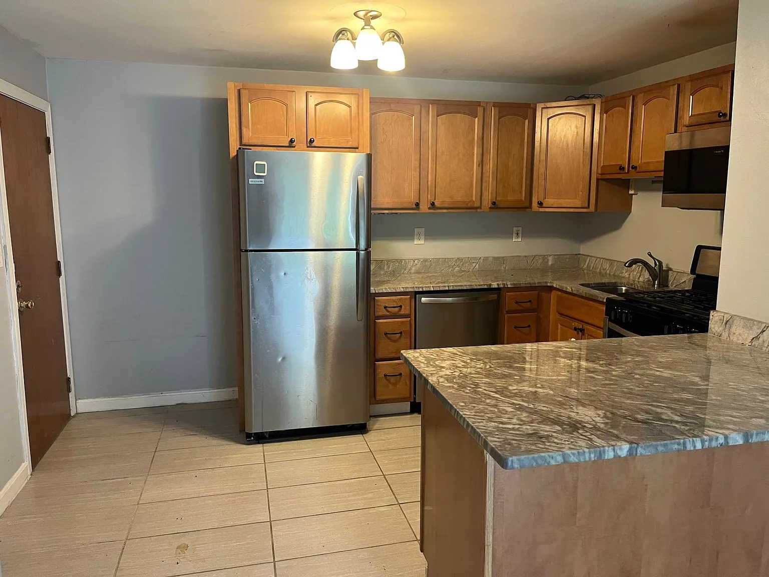 2 bed, 850 sqft, $2,350 — Photo 4